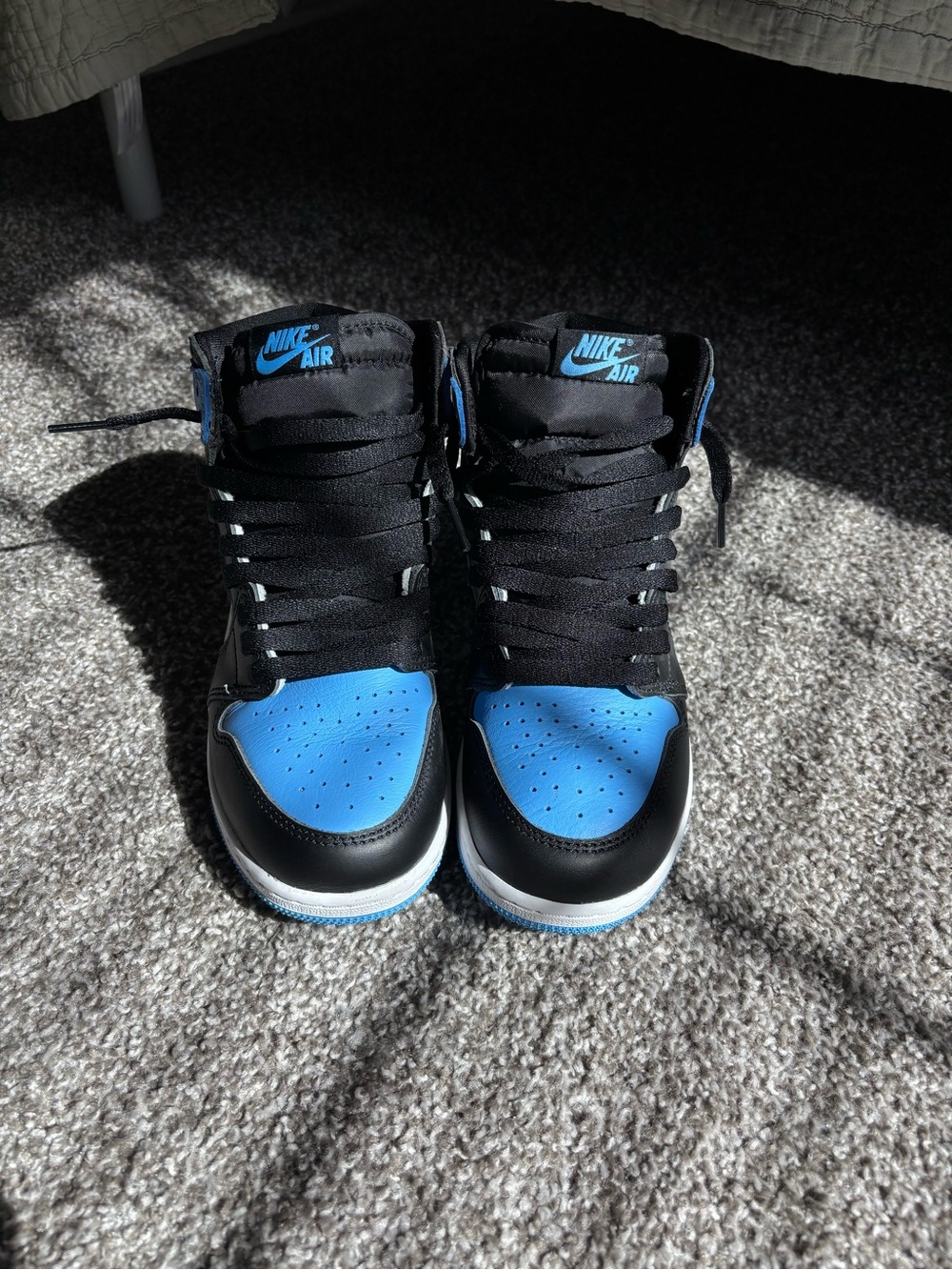 Nike Air Jordan 1 High - Black / University Blue